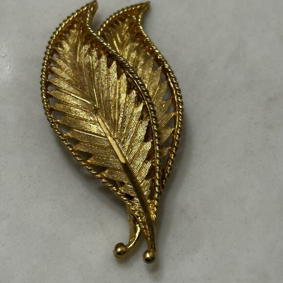 Vintage BSK Brooch Signed Gold Tone Double Leaf Mid Century Modern - Picture 3 of 6
